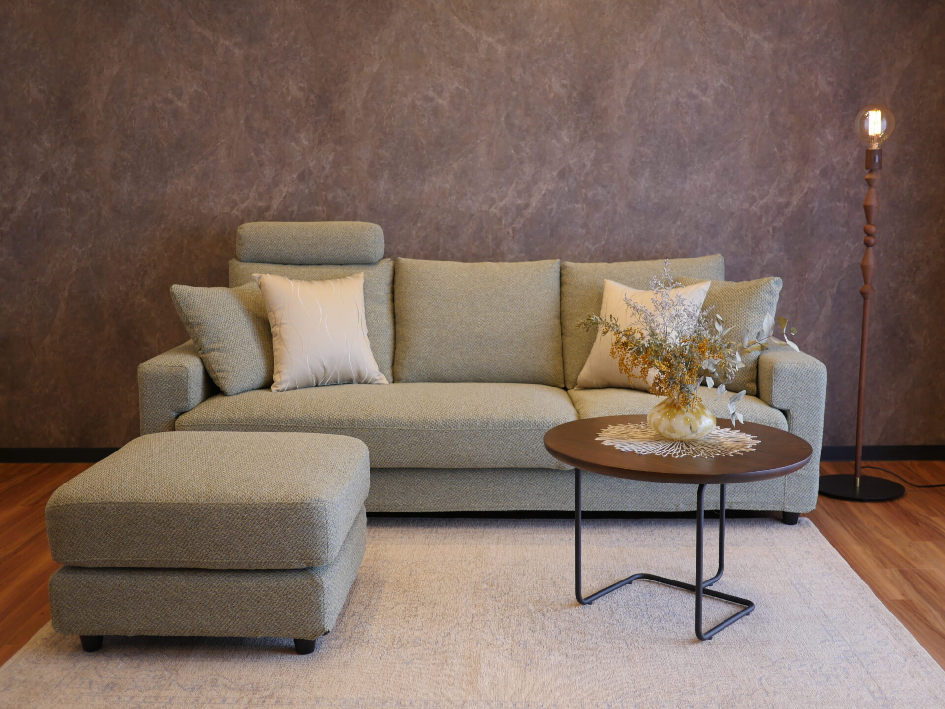 シンプルなインテリアにまとめる!セカンドリビングに必要最小限のコーディネート