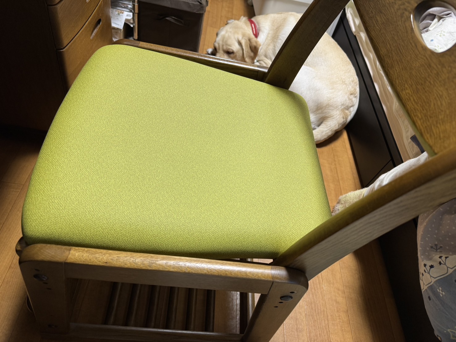 デスクチェアの座面を、25年越しに張替え。ユーザー様と四半世紀を共にしてきた相棒のイス